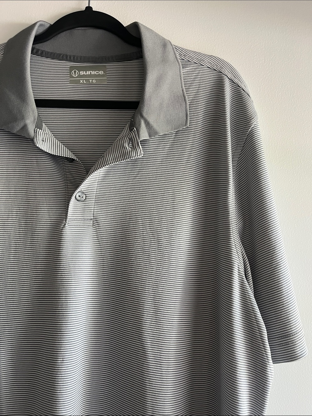 Sunice Men's Light Gray & White Micro-Stripe Polo β³οΈ ποΈ